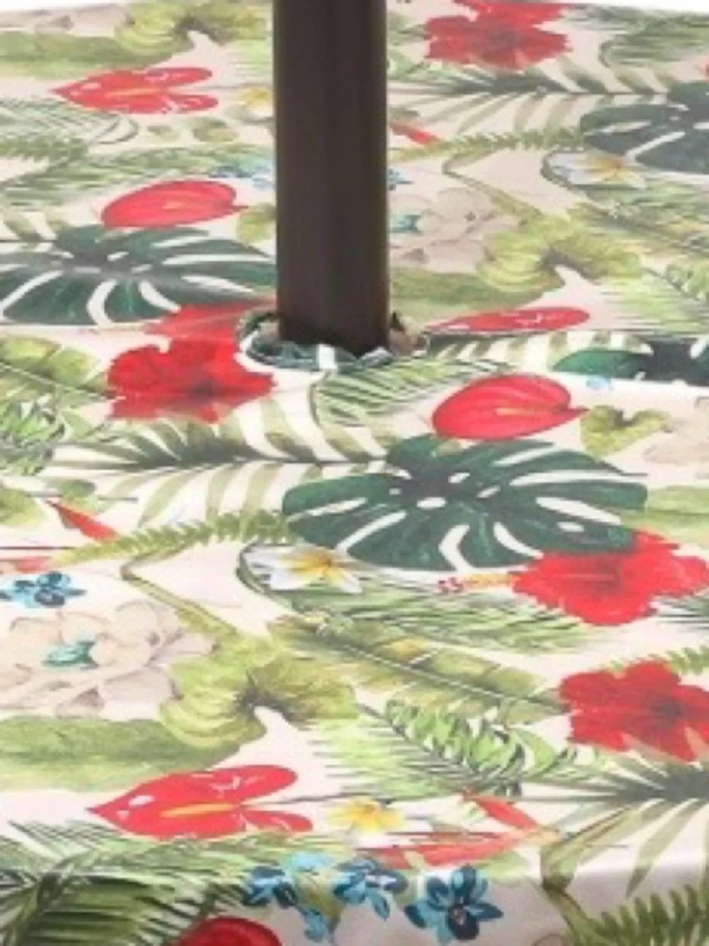 Outdoor Tablecloth with Umbrella Hole & Zipper 59” ROUND - TROPICAL